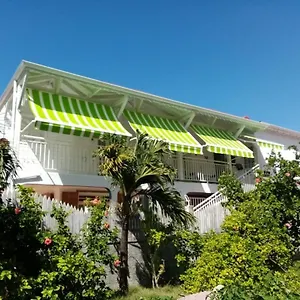 Chez Tata Et Didi Grand-Bourg (Marie Galante)